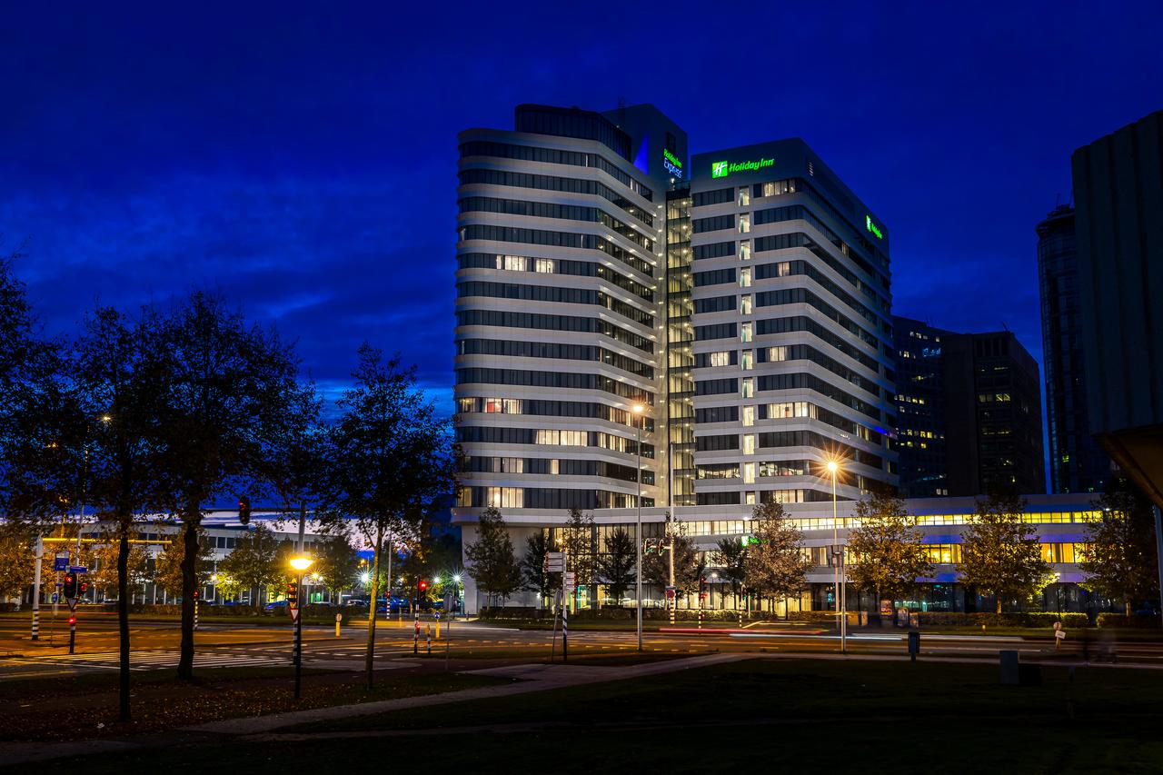 holiday-inn-express-amsterdam-arena-towers thumbnail