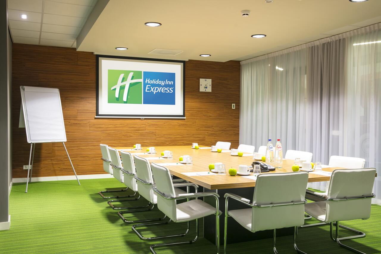 holiday-inn-express-utrecht-papendorp thumbnail