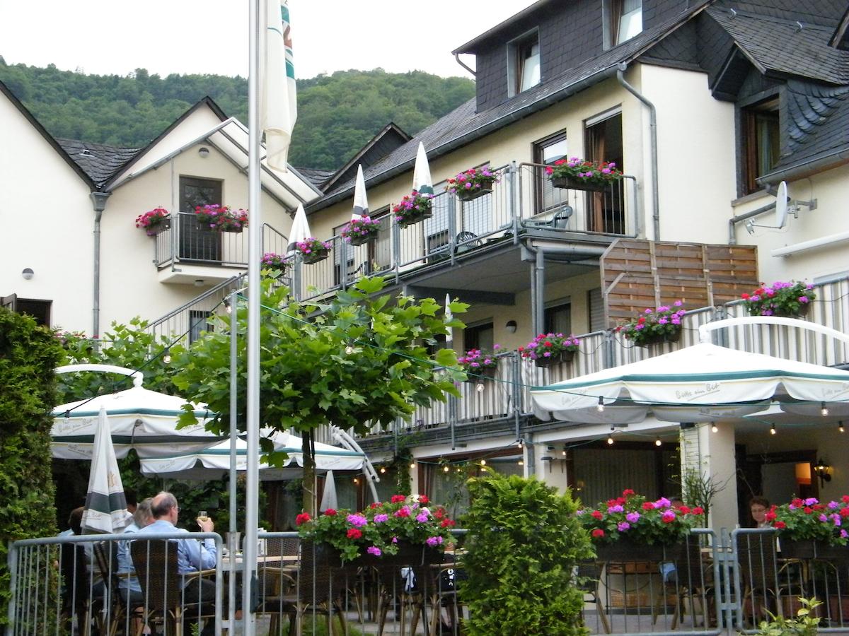 hotel-restaurant-weinhaus-berg thumbnail